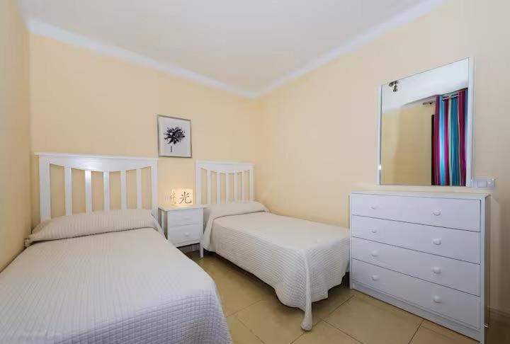 Apartment In Playa De Las Americas 1 Номер фото